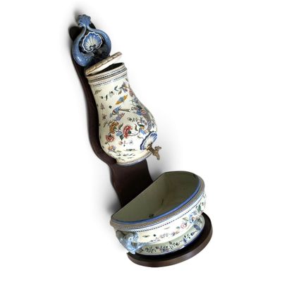 deux vases superposés