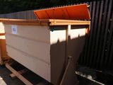 a dumpster that is sitting on a pallet
