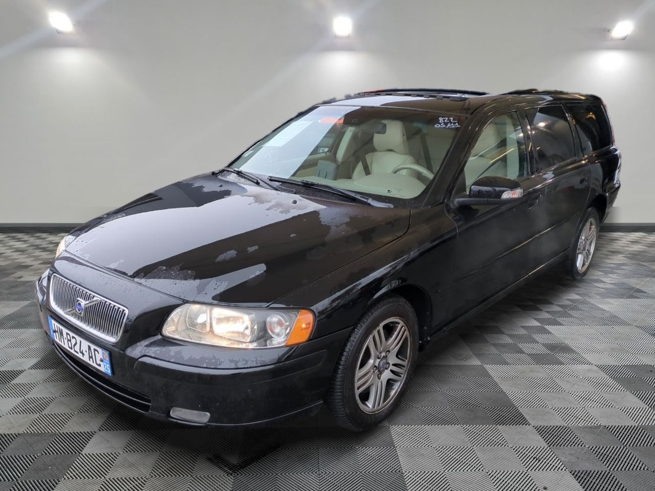 VOLVO - V70 D5 AWD 185 MOMENTUM GEARTRONIC A - GO - Mise en …