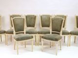six chaises avec un revêtement vert, un revêtement vert, un revêtement vert, un revêtement vert, un revêtement vert, un revêtement vert, un revêtement vert, un revêtement vert