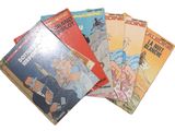 un grand nombre de livres posés sur une table