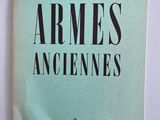 une image représentant un livre sur lequel est inscrit le titre « Armed Ancienes »