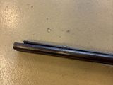 gros plan d'un objet métallique sur une table