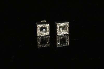 Paire de boucles d'oreilles en or gris 18 K (750), de forme …