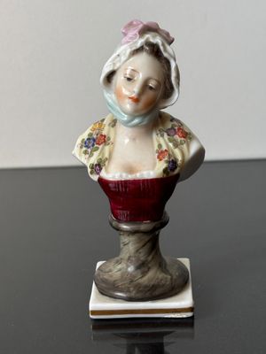 NAPLES Petit BUSTE de femme en porcelaine polychrome