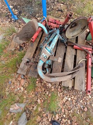 Vendu Sur Designation. 1 Decavailloneuse 1 Rampe A Desherber