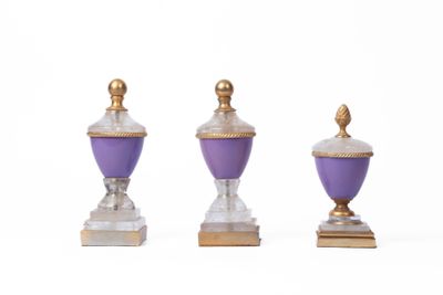 Ensemble de trois urnes de garniture de cheminée en cristal …