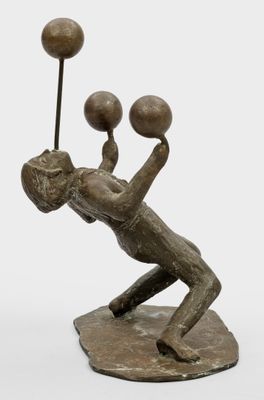 sculpture en bronze représentant un homme avec trois balles sur la tête