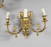 Paire d'appliques en bronze à décor de feuillages et enroule… (photo 2)
