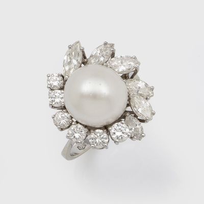 une bague en perles et diamants
