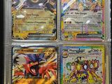 gros plan d'une boîte de cartes pokemon sur une table