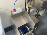 une image d'une machine qui se trouve dans une pièce