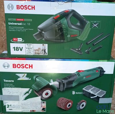 Deux outils électriques Bosch sont posés l'un sur l'autre