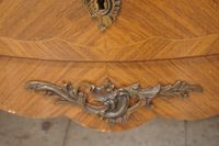 Commode française de style Louis XV à 3 tiroirs - plateau en… (photo 4)