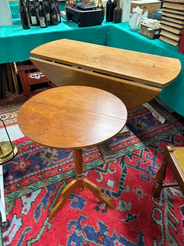 Table à volet en bois rustique et plateau mélaminé. Joint petite ...