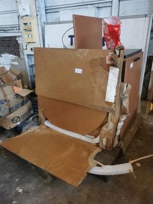 Palette Madame V: 1 palette comprenant du mobilier de bureau…