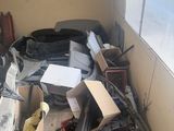 a lot of junk in the back of a truck