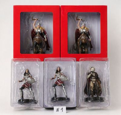Lot de 5 figurines a collectionner