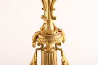 Paire de candélabres en bronze ciselé et doré à cinq lumière… (photo 3)
