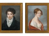 deux portraits d'un homme et d'une femme sont présentés dans un cadre en or