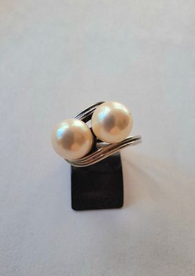 Bague "toi et moi" en argent rhodié orné de deux perles de c…