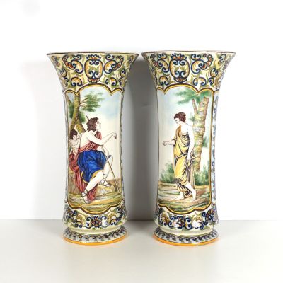 FOURMAINTRAUX - DESVRES : Paire de vases cornets en faïence …