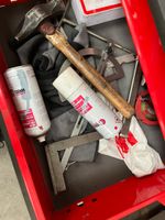 une servante d'atelier FACOM sur roulettes avec son contenu … (photo 3)