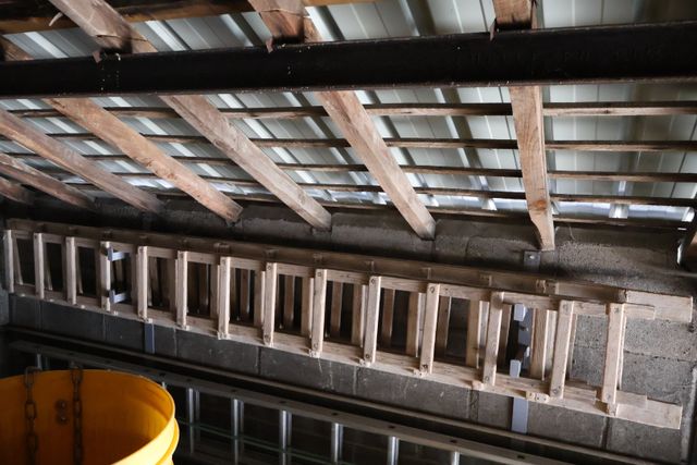 4 échelles de toit en bois. Visite le mercredi  17 juillet de 11h...