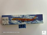 une boîte sur laquelle est représenté un avion