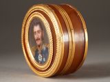 a picture of a picture of a man in a gold frame