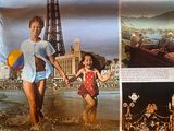 une affiche représentant deux enfants jouant dans l'eau