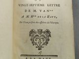 un livre ouvert dont la couverture représente un oiseau