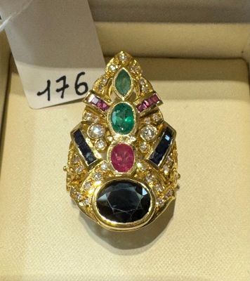 Bague " TIARE " en or jaune, rehaussée d’un saphir bleu de ~…