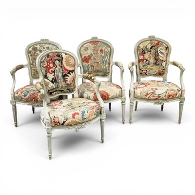 trois chaises avec rembourrage floral rembourrage rembourrage rembourrage rembourrage rembourrage rembourrage rembourrage
