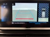 a picture of a car ' s rear view camera in the dashboard
