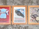 trois affiches de cinéma encadrées accrochées au mur d'un immeuble