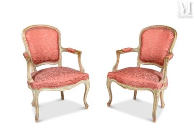 paire de fauteuils de style Louis XV avec revêtement rose, revêtement, revêtement, revêtement, revêtement, revêtement, revêtement, revêtement, revêtement