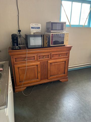 Contenu de la pièce Espace Détente comprenant mobilier, petit éle