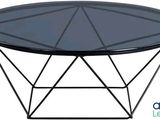 une table basse noire avec un plateau en verre sur fond blanc