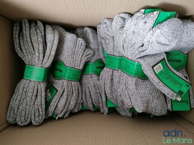 Lot d'environ 5 kg de paires de chaussettes SCHAFWOLLE, P.