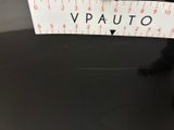 a sign that says vauto on the back of a car