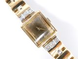 une montre-bracelet de femme ornée de diamants