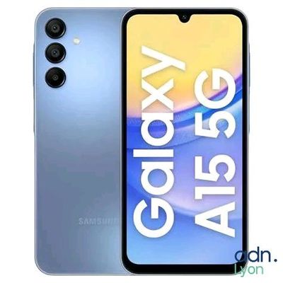 Le Samsung Galaxy S9e est présenté avec un appareil photo fixé dessus.