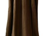 une robe marron suspendue à un cintre, avec une étiquette accrochée dessus