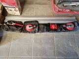 une photo d'une sacoche à outils contenant des outils