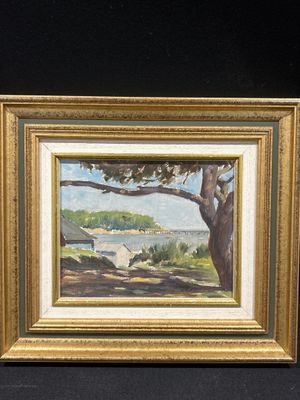 tableau représentant un paysage avec un arbre et une rivière, dans un cadre doré