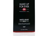 une boîte de fond de teint « Matte Velvet Skin » de Make Up For Ever