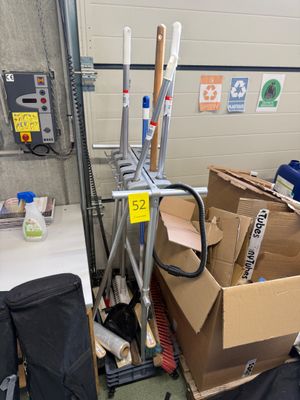 Desserte de nettoyage avec petit matériel - Photo 1