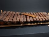une image représentant un instrument de musique fabriqué à partir de bâtonnets en bois