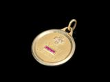 une image représentant une médaille d'or ornée d'un ruban rose sur fond noir